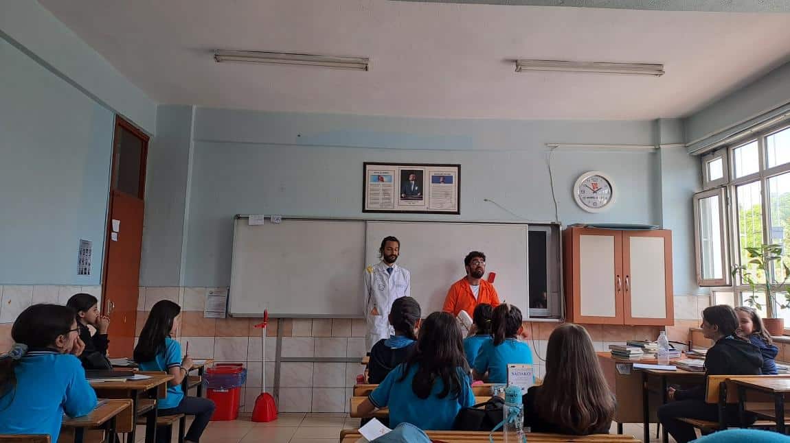 Konya Büyükşehir Belediyesi Medeniyet Okulu Tiyatro Gösterisi Yaptı